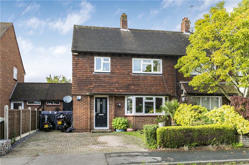 Yew Tree Drive, Guildford, Surrey, GU1 3 bed semidetached house for
