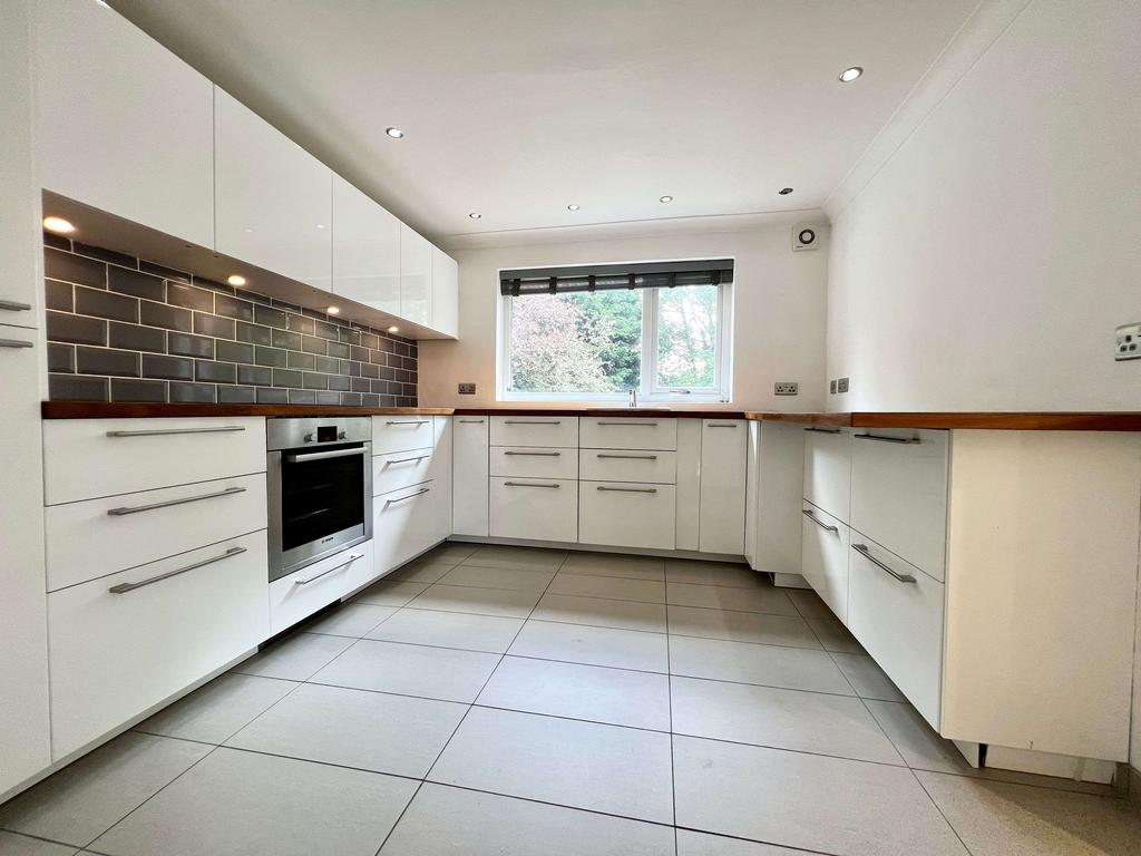 Church Road, Bexleyheath DA7 4DL 1 bed flat £250,000