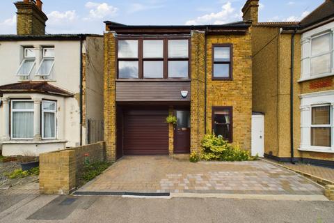 3 bedroom detached house for sale, Oaklands Road, Bexleyheath DA6 7AJ