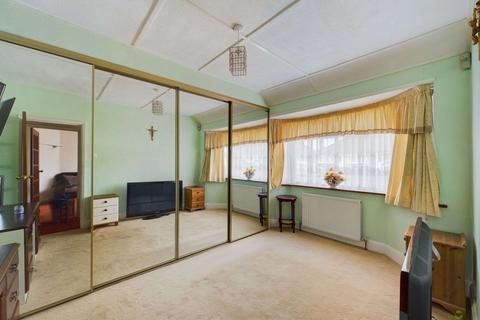 2 bedroom semi-detached bungalow for sale, Wenvoe Avenue, Bexleyheath DA7 5BT
