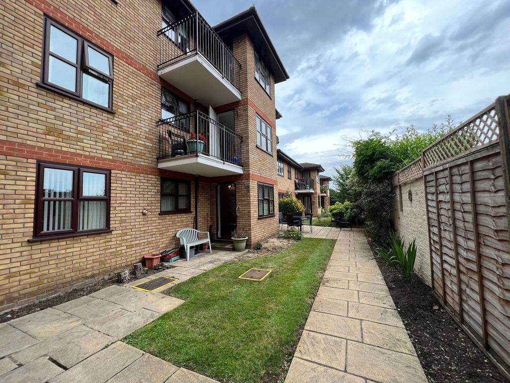 Direct Access To Communal Gardens