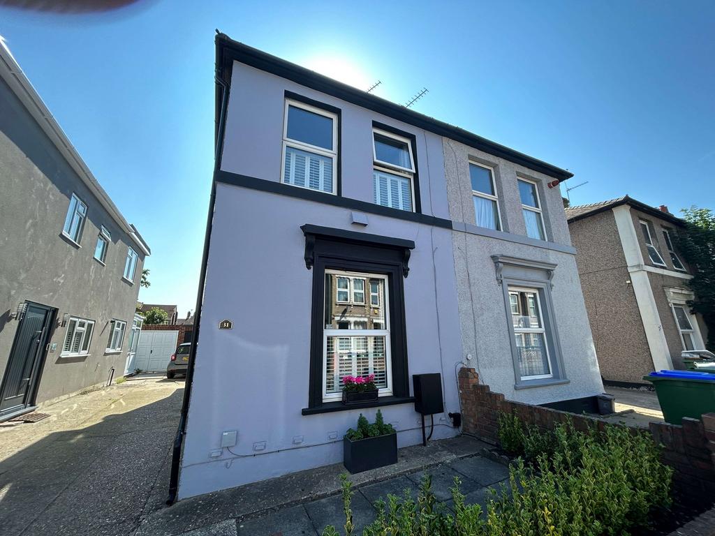 Woolwich Road, Bexleyheath DA7 4HT 3 bed semidetached house for sale £400,000