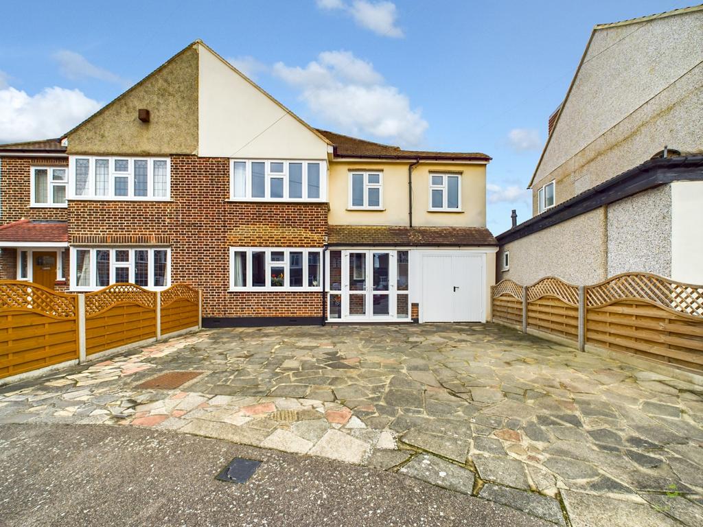 Pickford Close, Bexleyheath, Kent, DA7 4 bed semidetached house for
