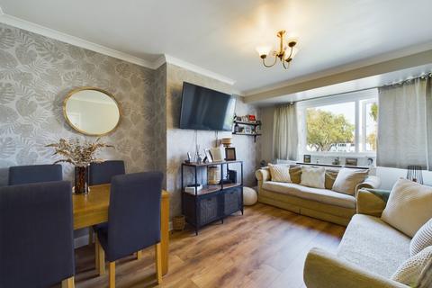 48 Russell Close, Bexleyheath, DA7 4HX