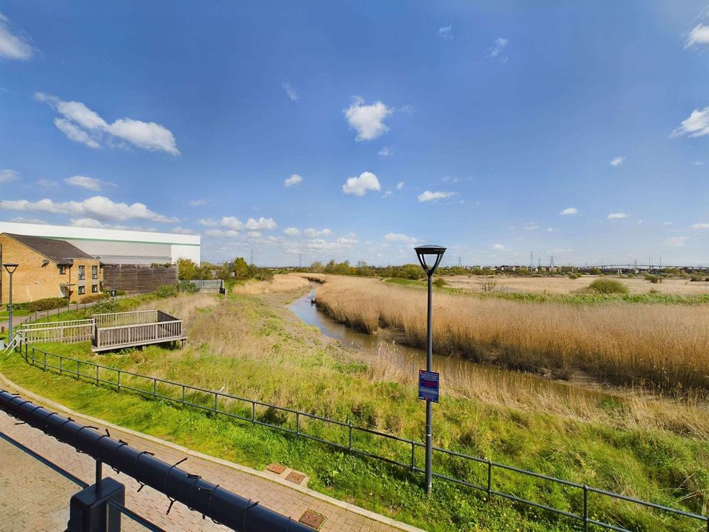 Lulworth Court, 22 Riverside Wharf, Dartford DA1 5TQ 2 bed apartment