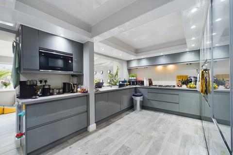 5 Glebe Way, Erith, DA8 3DH