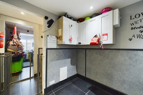 5 Glebe Way, Erith, DA8 3DH