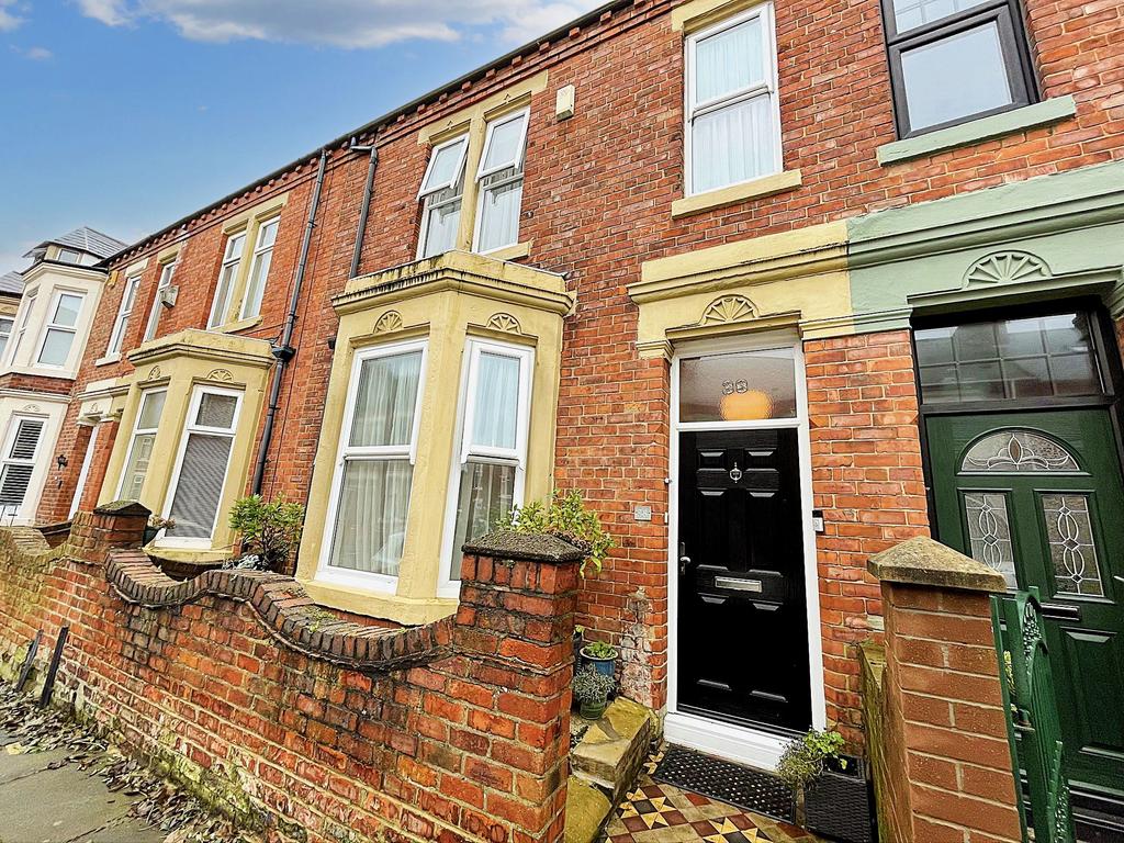 Trajan Avenue, Lawe Top, South Shields, Tyne and Wear, NE33 2AN 3 bed