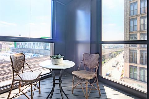 2 bedroom flat to rent, Thornes House, Nine Elms, London, SW11