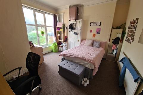 7 bedroom house to rent, Ebberston Terrace, Leeds