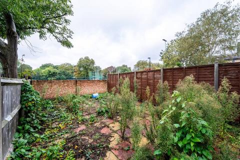 90 Albacore Crescent, London, SE13 7HP