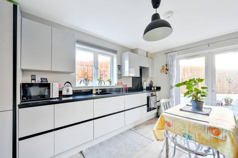 2 bedroom flat for sale, Drapers Place, Godalming, GODALMING, GU7