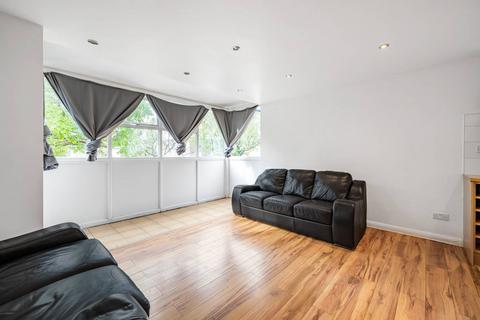 2 bedroom flat for sale, Averil Grove, Norwood, London, SW16