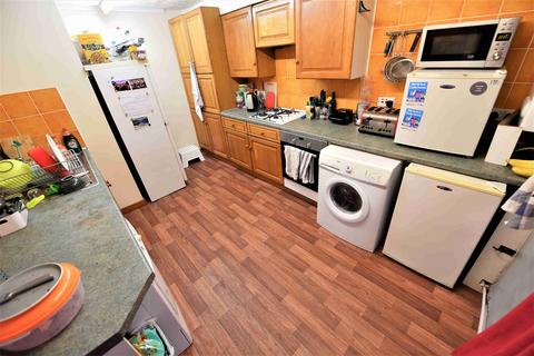 6 bedroom terraced house to rent, Thornville Avenue, Hyde Park LS6