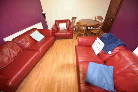 6 bedroom terraced house to rent, Thornville Avenue, Hyde Park LS6