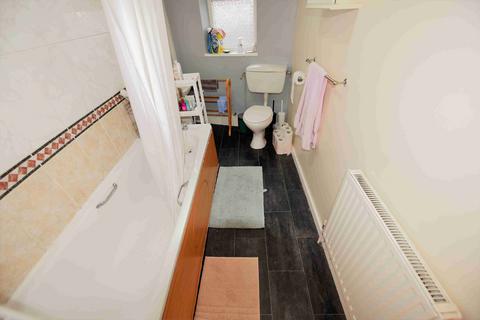 6 bedroom terraced house to rent, Thornville Avenue, Hyde Park LS6