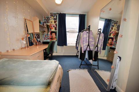 4 bedroom terraced house to rent, Elizabeth Street, Hyde Park LS6