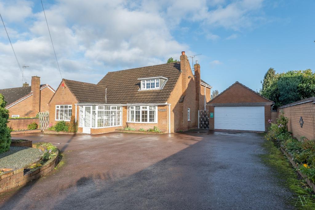 4/5 Bed Detached on Churnhill Road, Aldridge, Walsall, WS9 5 bed