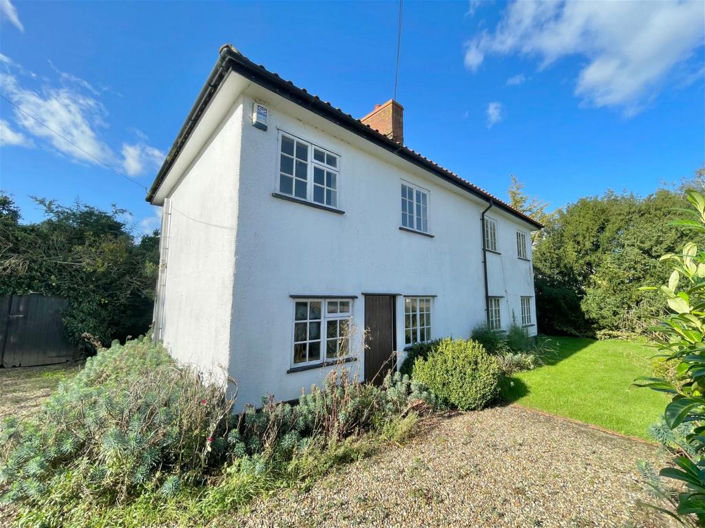North Lopham Road, Kenninghall, Norwich, Norfolk, NR16 2DT 4 bed