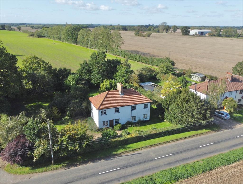 North Lopham Road, Kenninghall, Norwich, Norfolk, NR16 2DT 4 bed