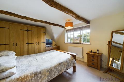 4 bedroom link detached house for sale - Willow Walk, Chertsey, Surrey, KT16
