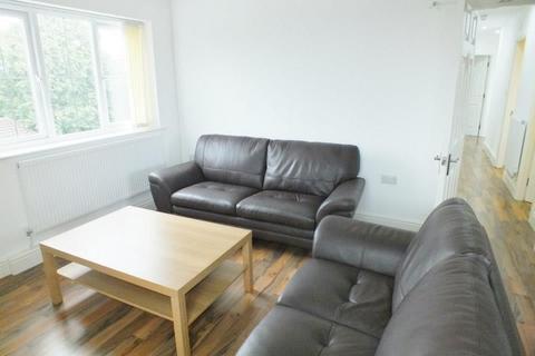 3 bedroom flat to rent, Flat 8, Bawas Place, 205 Alfreton Road, Radford, Nottingham, NG7 3NW