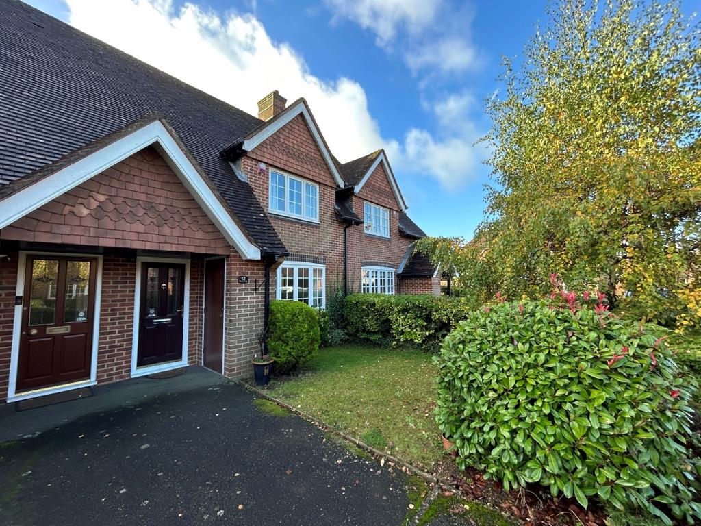 Haydens Mews Tonbridge TN9 2 bed terraced house £1,500 pcm (£346 pw)