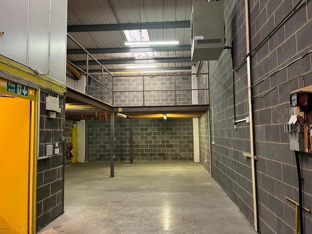 Dashwood Avenue, High HP12 Industrial unit £1,458 pcm (£337 pw)