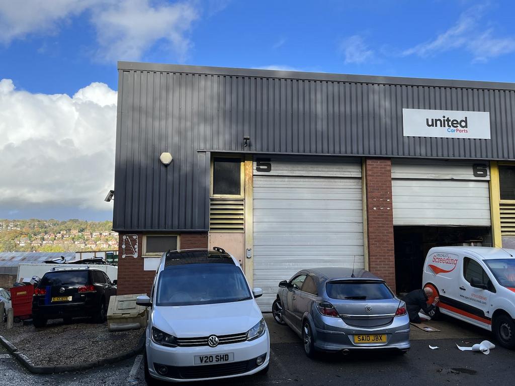 Dashwood Avenue, High HP12 Industrial unit £1,458 pcm (£337 pw)