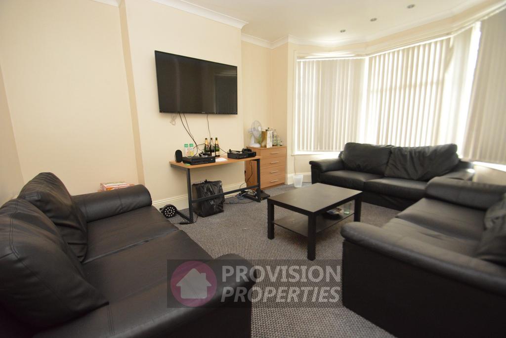 St. Michaels Villas, Headingley LS6 8 bed semidetached house to rent