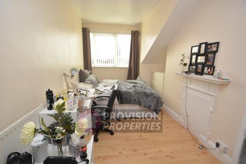 9 bedroom terraced house to rent, Regent Park Terrace, Hyde Park LS6