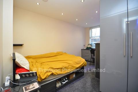 4 bedroom flat to rent, Cliff Road, Hyde Park LS6