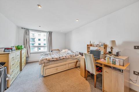 2 bedroom flat for sale, St. George Wharf, Vauxhall
