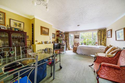 4 Five Acres Close, Lindford, Bordon, GU35 0SJ