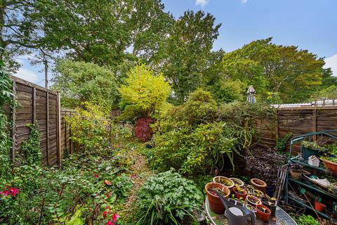 4 Five Acres Close, Lindford, Bordon, GU35 0SJ