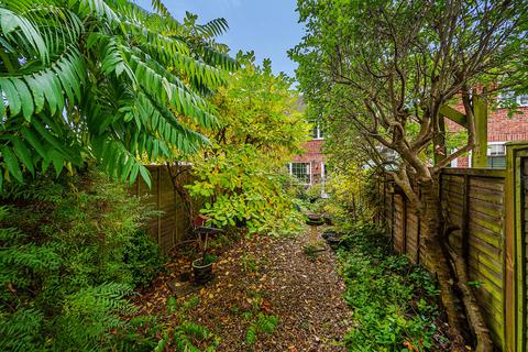 4 Five Acres Close, Lindford, Bordon, GU35 0SJ