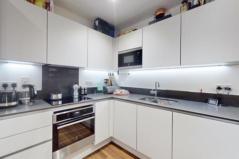 2 bedroom flat for sale, Pipit Drive, SW15