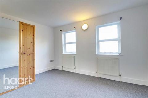 2 bedroom detached house to rent, Green Lane, IG1