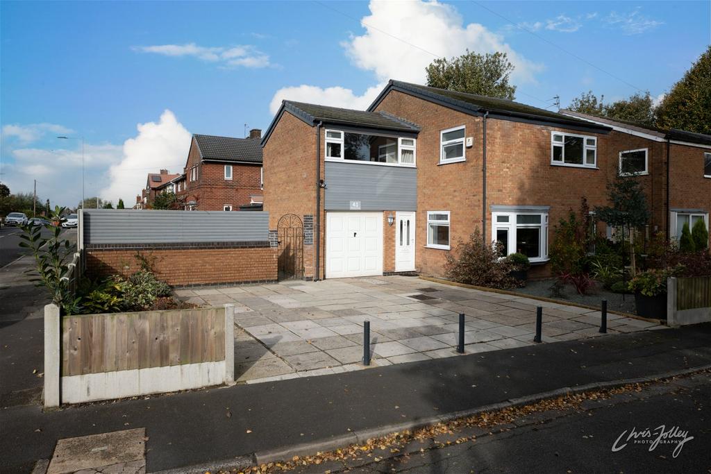 Offerton Road, Hazel Grove, Stockport SK7 4NL 4 bed detached house for
