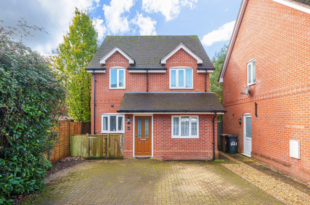 Botley Road, North Baddesley, Southampton, Hampshire, SO52 3 bed detached house for sale £460,000