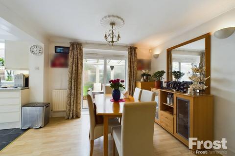 3 Hampton Lane, Hanworth, Feltham, TW13 6NN
