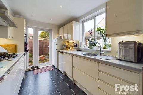 3 Hampton Lane, Hanworth, Feltham, TW13 6NN