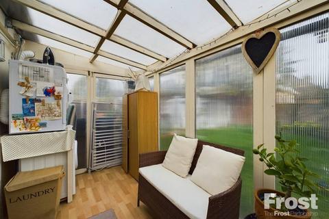 3 Hampton Lane, Hanworth, Feltham, TW13 6NN