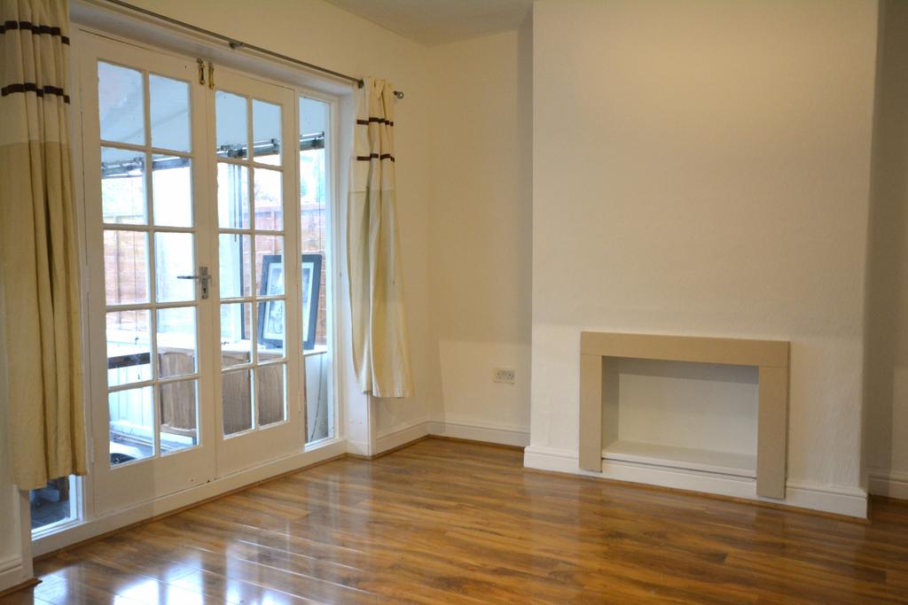 Dalton Avenue, Whitefield, M45 6DF 5 bed semidetached house £1,400