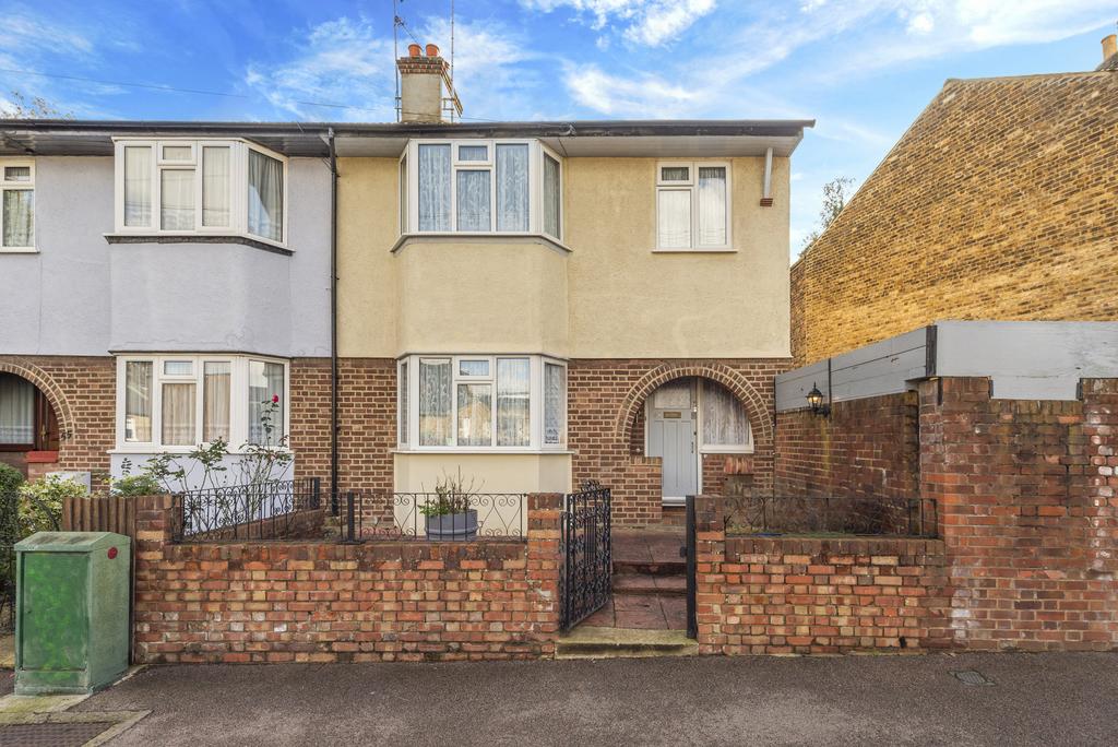 Ryedale, London, SE22 3 bed semidetached house for sale £900,000