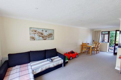 3 bedroom terraced house to rent, The Courtyard, St.Botolphs Road, Worthing, West Sussex, BN11