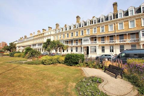 Studio to rent, Heene Court Mansions, Heene Terrace, Worthing, West Sussex, BN11