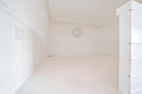 Studio to rent, Heene Court Mansions, Heene Terrace, Worthing, West Sussex, BN11