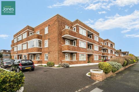 2 bedroom flat to rent, Winchelsea Gardens, Worthing, West Sussex, BN11