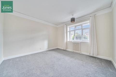 2 bedroom flat to rent, Winchelsea Gardens, Worthing, West Sussex, BN11